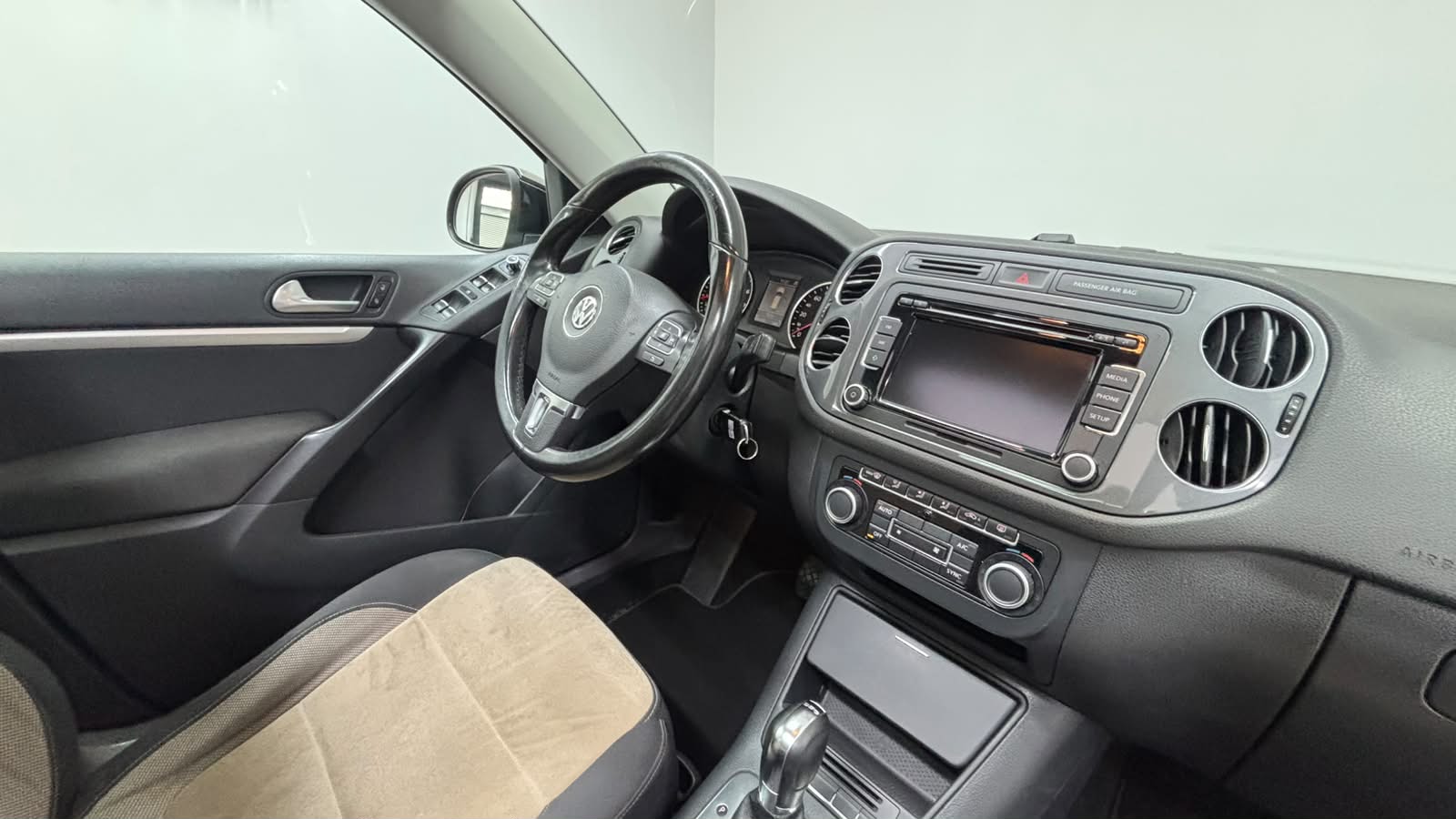 VOLKSWAGEN TIGUAN 10